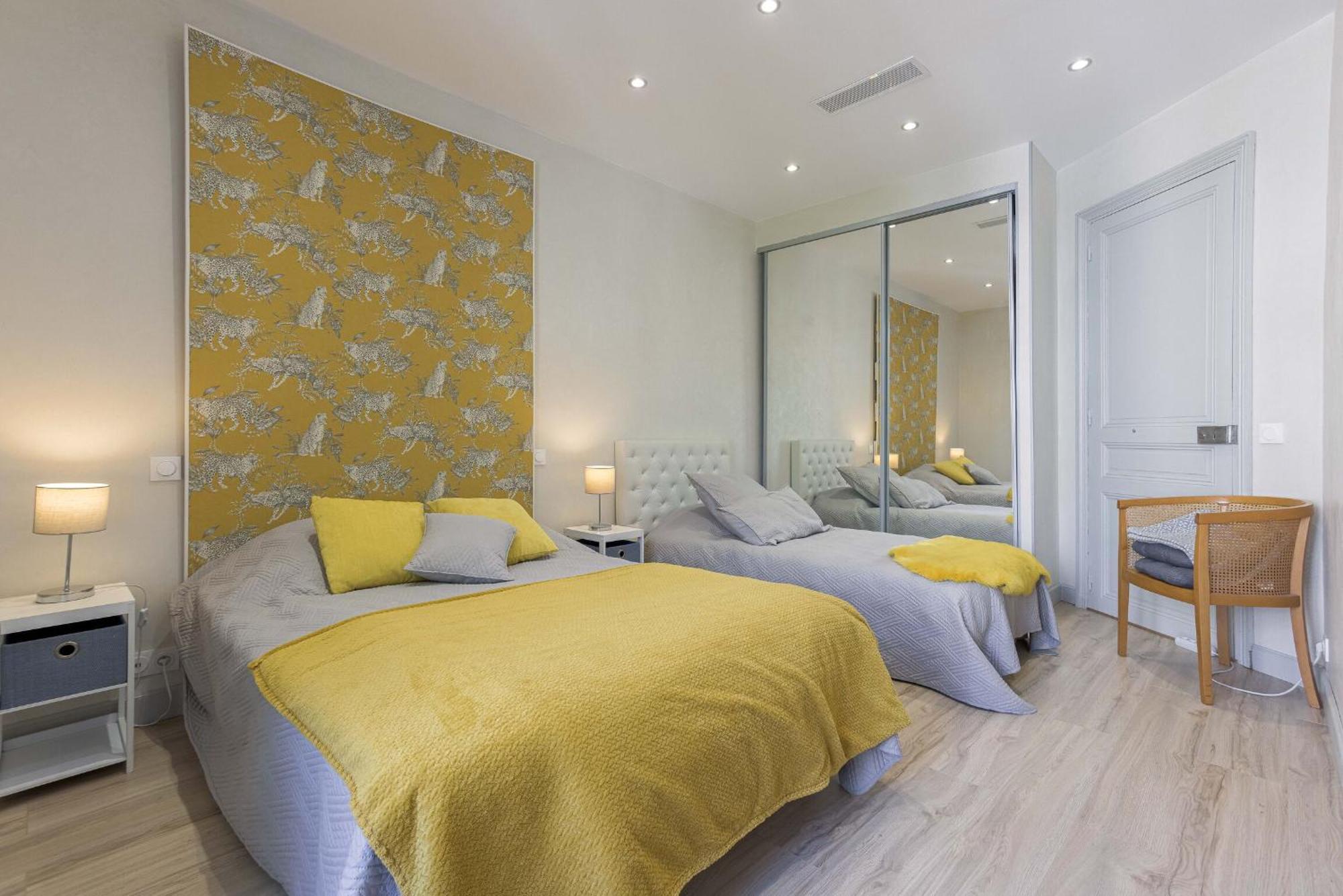 13 Boulevard Carnot By Halldis *